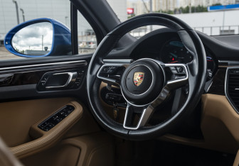 Подержанный автомобиль Porsche Macan 2016 года (10 фото)