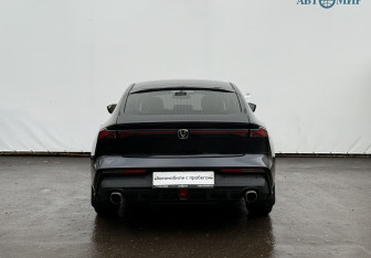 Подержанный автомобиль Changan UNI-V 2023 года (6 фото)