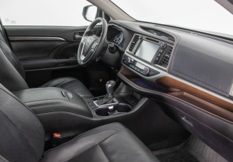 Подержанный автомобиль Toyota Highlander 2014 года (9 фото)