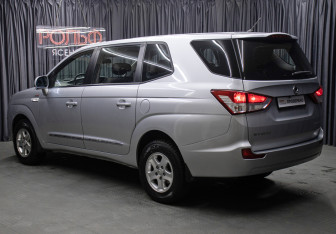 Подержанный автомобиль SsangYong Stavic 2013 года (7 фото)