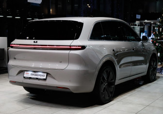 Подержанный автомобиль LiXiang L6 2024 года (4 фото)