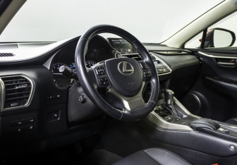 Подержанный автомобиль Lexus NX 2014 года (10 фото)