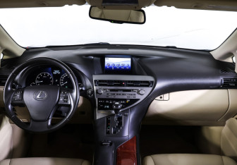 Подержанный автомобиль Lexus RX 2012 года (17 фото)