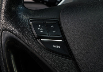 Подержанный автомобиль Hyundai Sonata 2010 года (22 фото)