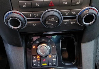 Подержанный автомобиль Land Rover Discovery 2010 года (17 фото)