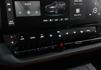 Подержанный автомобиль Changan UNI-K 2023 года (18 фото)