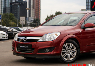Подержанный автомобиль Opel Astra Hatchback 2008 года (14 фото)