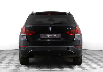 Подержанный автомобиль BMW X1 2012 года (6 фото)