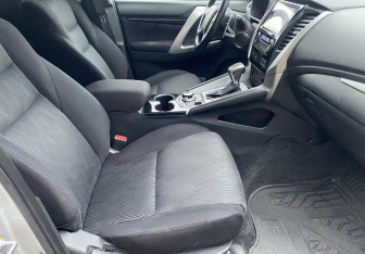 Подержанный автомобиль Mitsubishi Pajero Sport 2018 года (9 фото)