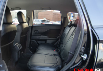 Подержанный автомобиль Mitsubishi Outlander 2020 года (8 фото)