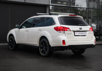 Подержанный автомобиль Subaru Outback Wagon 2011 года (6 фото)