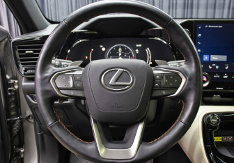 Подержанный автомобиль Lexus NX 2023 года (17 фото)