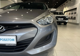 Подержанный автомобиль Hyundai i30 Hatchback 2012 года (9 фото)