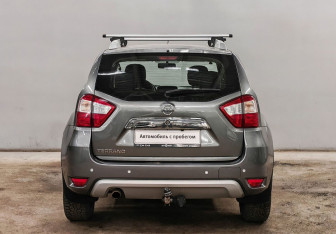 Подержанный автомобиль Nissan Terrano 2016 года (6 фото)