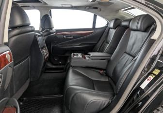 Подержанный автомобиль Lexus LS 2011 года (18 фото)