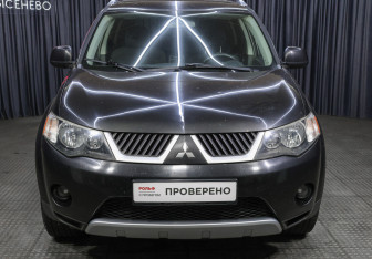 Подержанный автомобиль Mitsubishi Outlander 2007 года (2 фото)