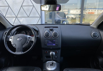 Подержанный автомобиль Nissan Qashqai 2012 года (11 фото)