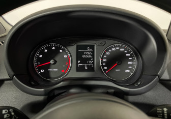 Подержанный автомобиль Audi A1 2013 года (11 фото)