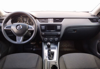 Подержанный автомобиль Skoda Octavia Liftback 2015 года (12 фото)