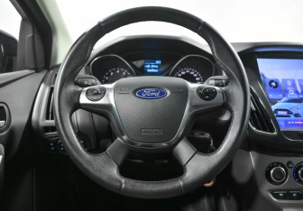 Подержанный автомобиль Ford Focus Sedan 2014 года (6 фото)