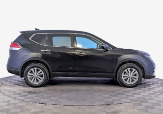 Подержанный автомобиль Nissan X-Trail 2017 года (4 фото)