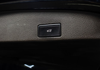 Подержанный автомобиль Volkswagen Touareg 2011 года (21 фото)