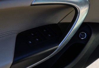 Подержанный автомобиль Opel Insignia Wagon 2014 года (18 фото)