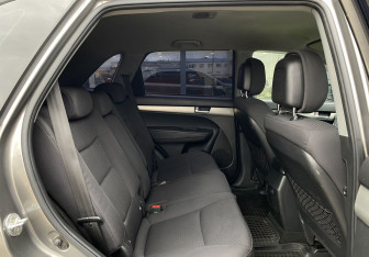 Подержанный автомобиль Kia Sorento 2011 года (21 фото)