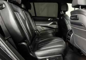 Подержанный автомобиль BMW X7 2020 года (13 фото)