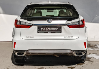 Подержанный автомобиль Lexus RX 2015 года (6 фото)