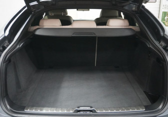 Подержанный автомобиль BMW X6 2012 года (9 фото)