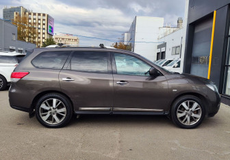 Подержанный автомобиль Nissan Pathfinder 2015 года (4 фото)