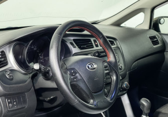 Подержанный автомобиль Kia Ceed Hatchback 2012 года (12 фото)