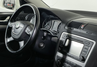 Подержанный автомобиль Skoda Octavia Liftback 2013 года (9 фото)