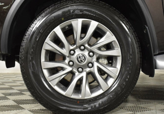 Подержанный автомобиль Toyota Fortuner 2020 года (7 фото)