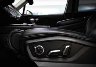 Подержанный автомобиль Audi Q7 2019 года (25 фото)