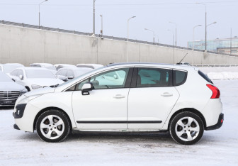 Подержанный автомобиль Peugeot 3008 2012 года (8 фото)