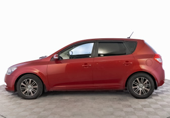 Подержанный автомобиль Kia Ceed Hatchback 2011 года (8 фото)