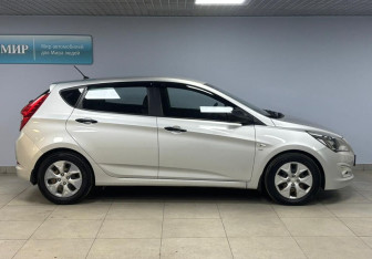 Подержанный автомобиль Hyundai Solaris Hatchback 2014 года (4 фото)