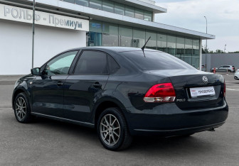 Подержанный автомобиль Volkswagen Polo Sedan 2012 года (7 фото)