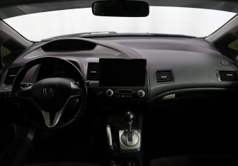 Подержанный автомобиль Honda Civic Sedan 2008 года (13 фото)