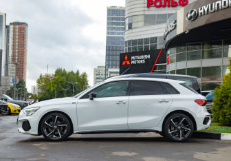Подержанный автомобиль Audi A3 Hatchback 2020 года (5 фото)
