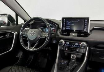 Подержанный автомобиль Toyota RAV4 2019 года (25 фото)