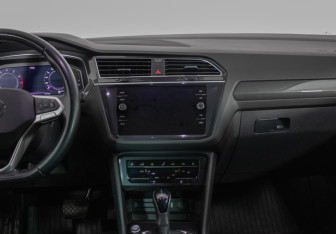 Подержанный автомобиль Volkswagen Tiguan 2021 года (14 фото)