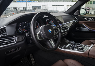 Подержанный автомобиль BMW X5 2022 года (15 фото)