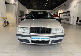 Подержанный автомобиль Skoda Octavia Liftback 2007 года (2 фото)