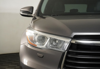 Подержанный автомобиль Toyota Highlander 2015 года (27 фото)