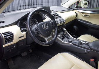 Подержанный автомобиль Lexus NX 2015 года (16 фото)