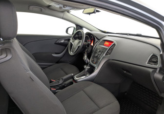 Подержанный автомобиль Opel Astra Hatchback 2012 года (11 фото)