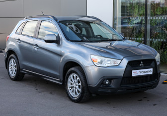 Подержанный автомобиль Mitsubishi ASX 2012 года (3 фото)
